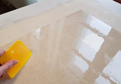 La mise en place du papier japon sur la toile