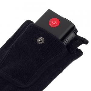 Une pochette avec bouton pression peu pratique