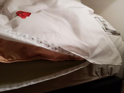 Les boutons pressions sont fermés un à un