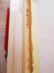 Entre les deux papiers, je fais un joint au mastic bois