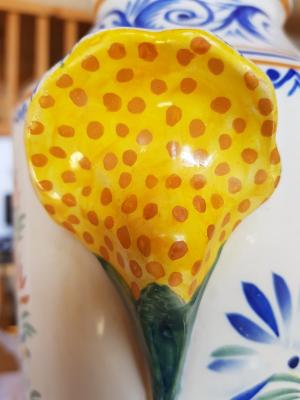 Les points en ocre-jaune