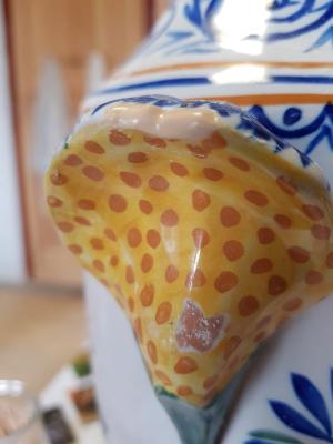 Bouchage à la colle et porcelaine + bouchage à la colle simple (sur la partie supérieure de la anse)
