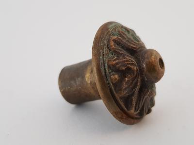 Ancienne petite étoile transformée en attache