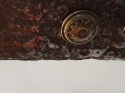 Ancienne petite étoile transformée en attache