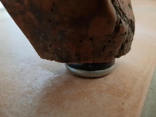 Patin sous le pied d'une garde-robe