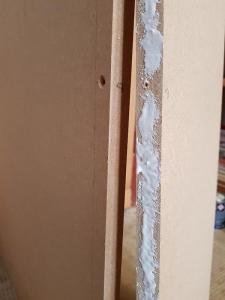 Une pointe de colle à bois pour un assemblage costaud